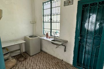 (Big land) 1 Sty Terrace Corner , Bukit Baru , Melaka