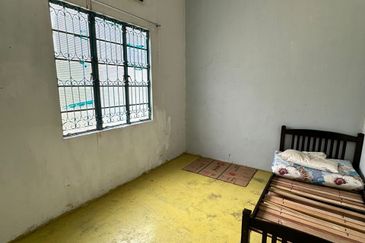 (Big land) 1 Sty Terrace Corner , Bukit Baru , Melaka