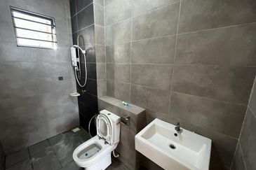 THE RIVERSIDE RESIDENCE