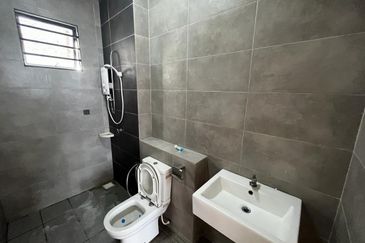 THE RIVERSIDE RESIDENCE