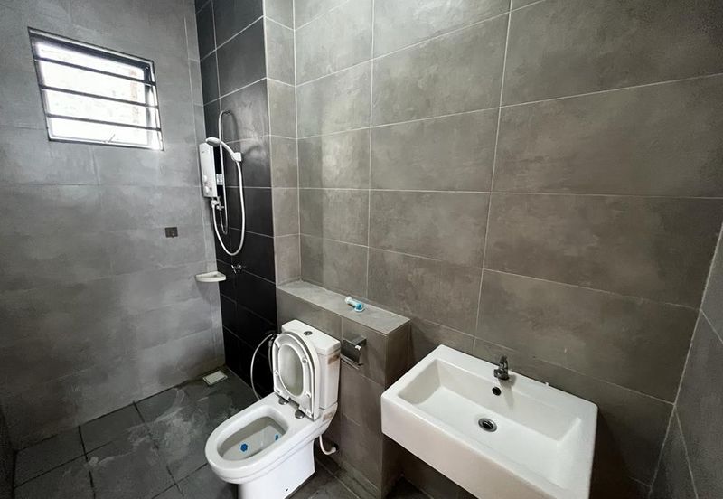 THE RIVERSIDE RESIDENCE