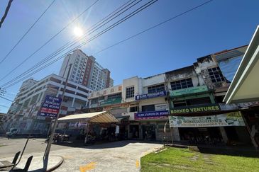 3 Storey Intermediate Shoplot | Inanam Facing Main road | Beside Inanam Mall | Inanam