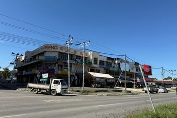 3 Storey Intermediate Shoplot | Inanam Facing Main road | Beside Inanam Mall | Inanam