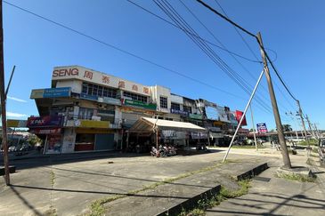 3 Storey Intermediate Shoplot | Inanam Facing Main road | Beside Inanam Mall | Inanam