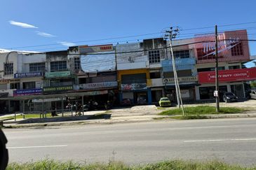 3 Storey Intermediate Shoplot | Inanam Facing Main road | Beside Inanam Mall | Inanam