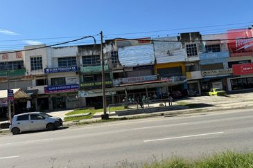 3 Storey Intermediate Shoplot | Inanam Facing Main road | Beside Inanam Mall | Inanam