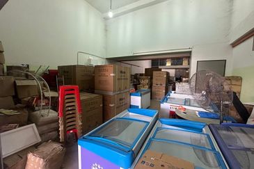 Penampang Warehouse | Mogoputi Industrial Park | Phase 2 | 1 1/2 Storey Inter Terrace Factory | For Sale