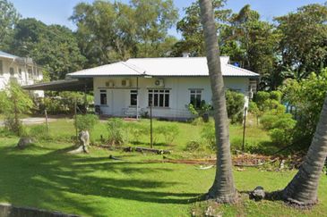 Labuan 0.23 Acres Residential Land with a Detached House For Sale 