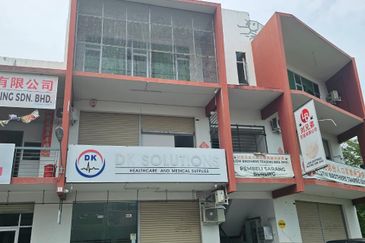 Austin Business Park | 3-Storey Intermediate Lot | All Tenanted | Penamapng 