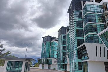 Donggongon Avenue | 6 Storey Office /Retail with Lift | Penampang | For Rent