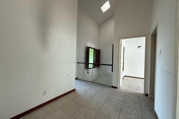 Taman Golden Hill Garden | Intermediate 2 Storey Terrace House | Kepayan 