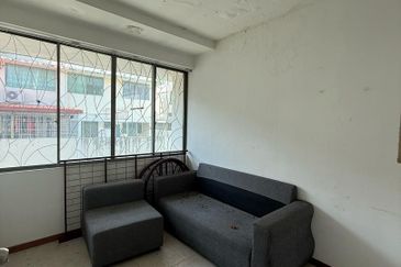 Taman Golden Hill Garden | Intermediate 2 Storey Terrace House | Kepayan 