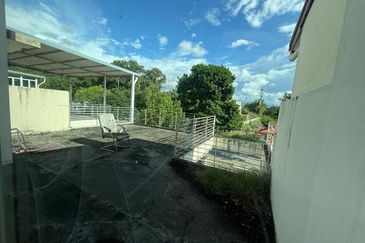 Taman Golden Hill Garden | Intermediate 2 Storey Terrace House | Kepayan 