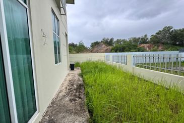 Taman Pertama, Penampang