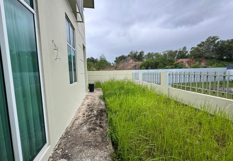 Taman Pertama, Penampang