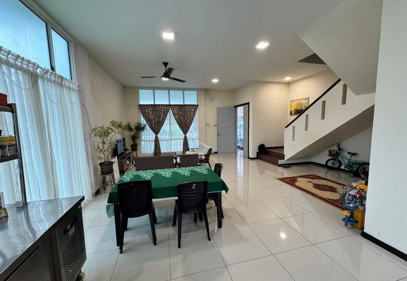 Taman Pertama, Penampang