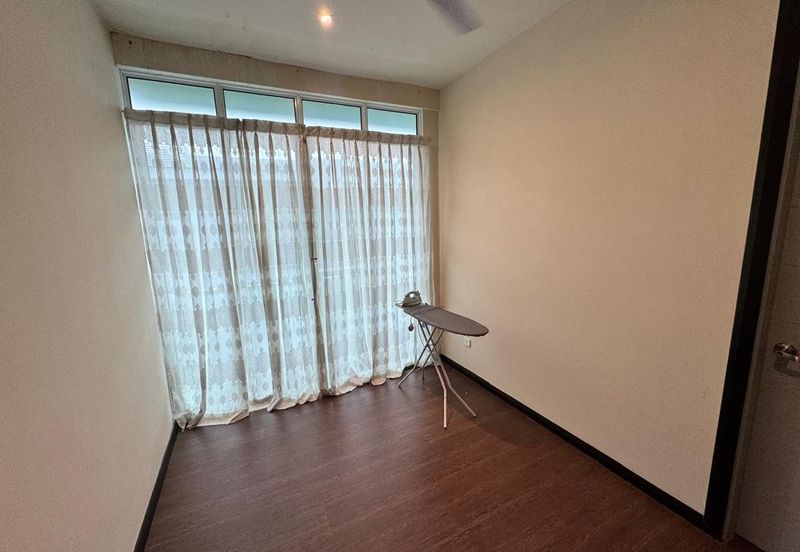 Taman Pertama, Penampang