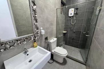 THE RIVERSIDE RESIDENCE