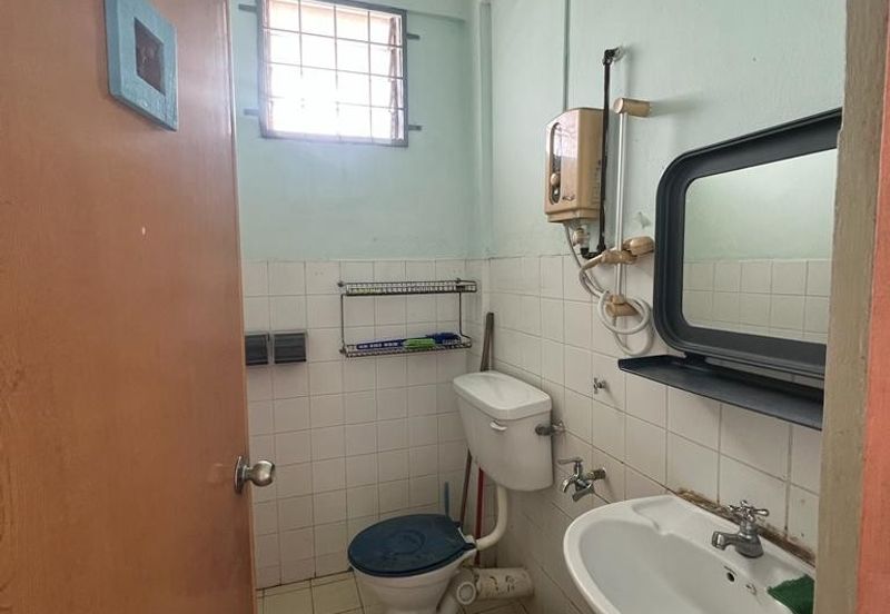 Regency Park Apartment