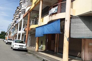 3-Storey Intermediate Shoplot | Donggongon, Penampang 