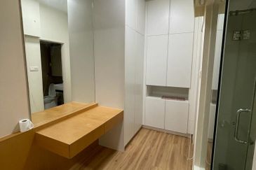 THE PEAK CONDOMINIUM