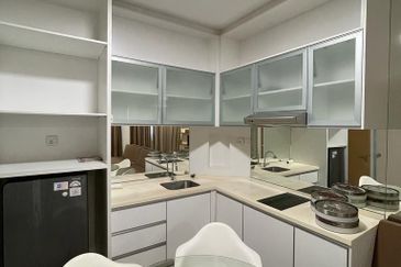 THE PEAK CONDOMINIUM