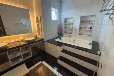 3-Storey Buildings with Lift | Kampung Likas Mansion | Luxurious & Spacious Design | Sale