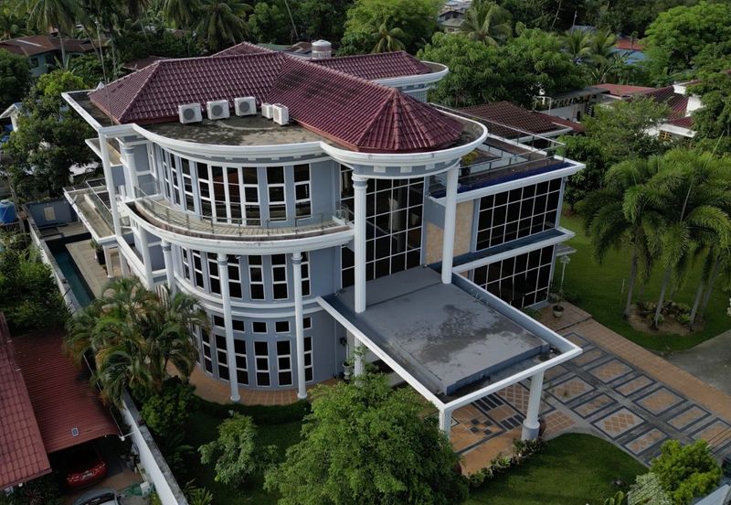 3-Storey Buildings with Lift | Kampung Likas Mansion | Luxurious & Spacious Design | Sale