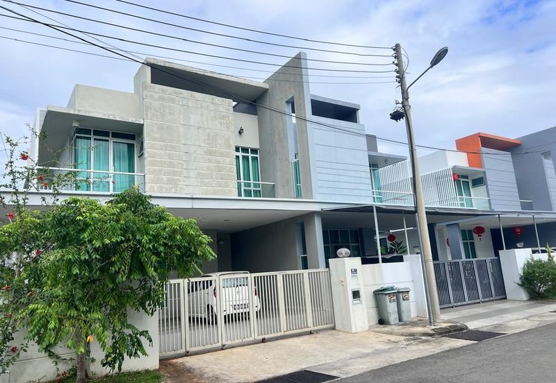 Taman Pertama, Penampang