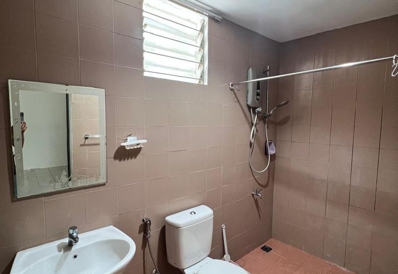 Taman Pertama, Penampang