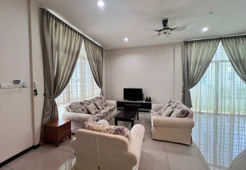 Taman Pertama, Penampang