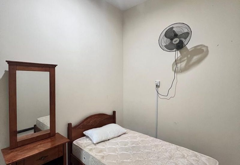 Taman Pertama, Penampang