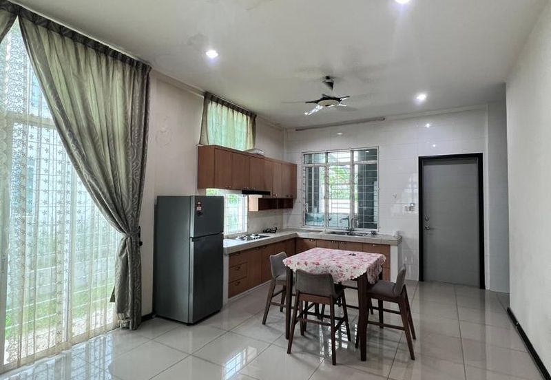 Taman Pertama, Penampang