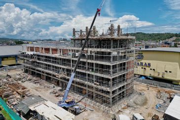 B5 Kolombong 4-Storey Intermediate Shop Lot | New Project | Prime Location | For Sale