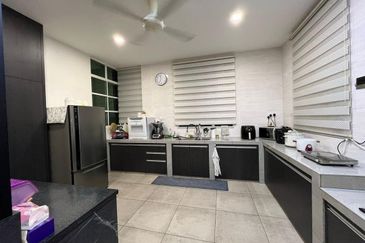 Taman Kobusak Indah | 3-Storey Semi Detached House | Partially Furnished | Non-Bumi | For Sale 