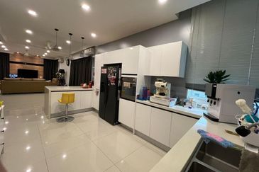 Taman Kobusak Indah | 3-Storey Semi Detached House | Partially Furnished | Non-Bumi | For Sale 