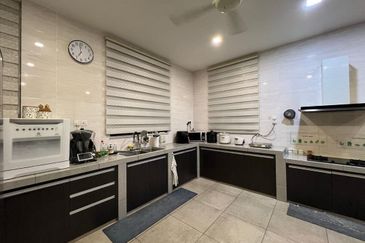 Taman Kobusak Indah | 3-Storey Semi Detached House | Partially Furnished | Non-Bumi | For Sale 