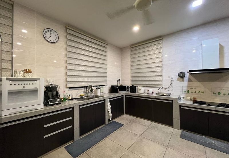 Taman Kobusak Indah | 3-Storey Semi Detached House | Partially Furnished | Non-Bumi | For Sale 