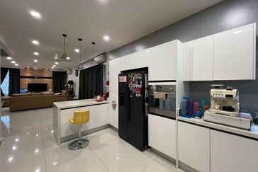 Taman Kobusak Indah | 3-Storey Semi Detached House | Partially Furnished | Non-Bumi | For Sale 