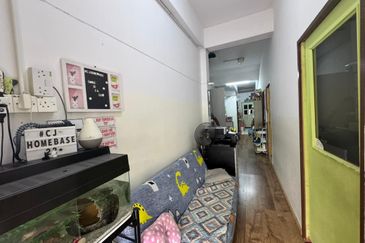 Padimas Point @ 1st Floor | Block E |  Intermediate lot | Penampang 