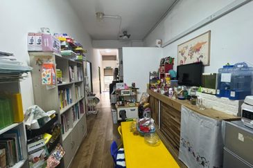 Padimas Point @ 1st Floor | Block E |  Intermediate lot | Penampang 