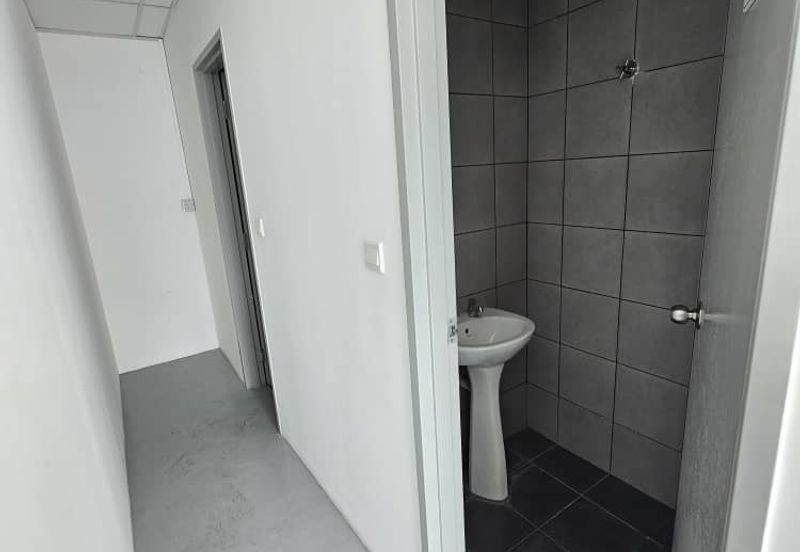 Aeropod Commercial Square