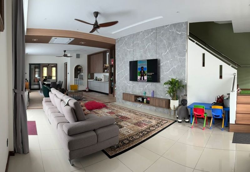 Taman Pertama, Penampang