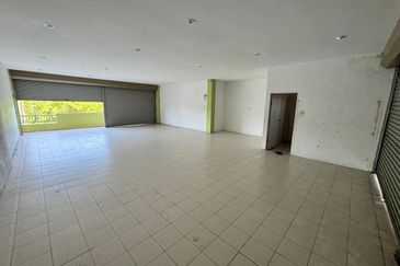 Pusat Commercial Center | 1st Floor Shoplot | For Rent