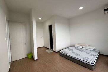 THE RIVERSIDE RESIDENCE