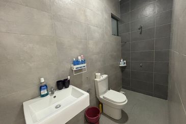 THE RIVERSIDE RESIDENCE