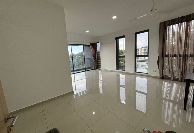 THE RIVERSIDE RESIDENCE