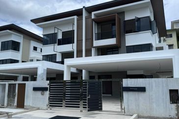 Taman Lifo Kolombog | 3 Storey Semi Detached