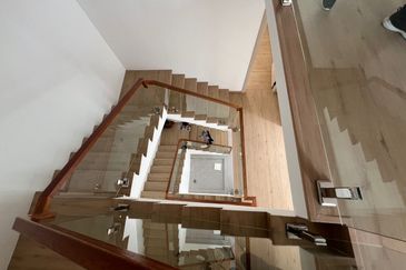 Taman Lifo Kolombog | 3 Storey Semi Detached