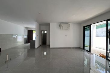 Taman Lifo Kolombog | 3 Storey Semi Detached
